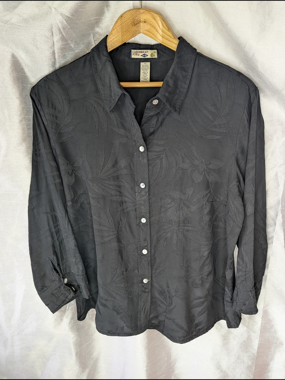 Caribbean Joe woman's Floral Silk Button-Up Black XL 3/4 Sleeve shell buttons